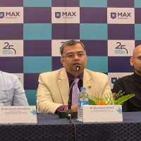 ग्यास सिलिन्डर पड्केर तीन घाइते