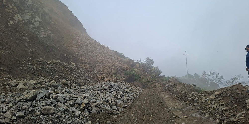 सुख्खा पहिरोले भेडेटार–राजारानी–रविराके सडक अवरुद्ध