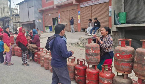 जुम्लामा ग्यास लिनेको भीड, प्रशासनले सुरु गर्‍यो अभिलेख प्रणाली