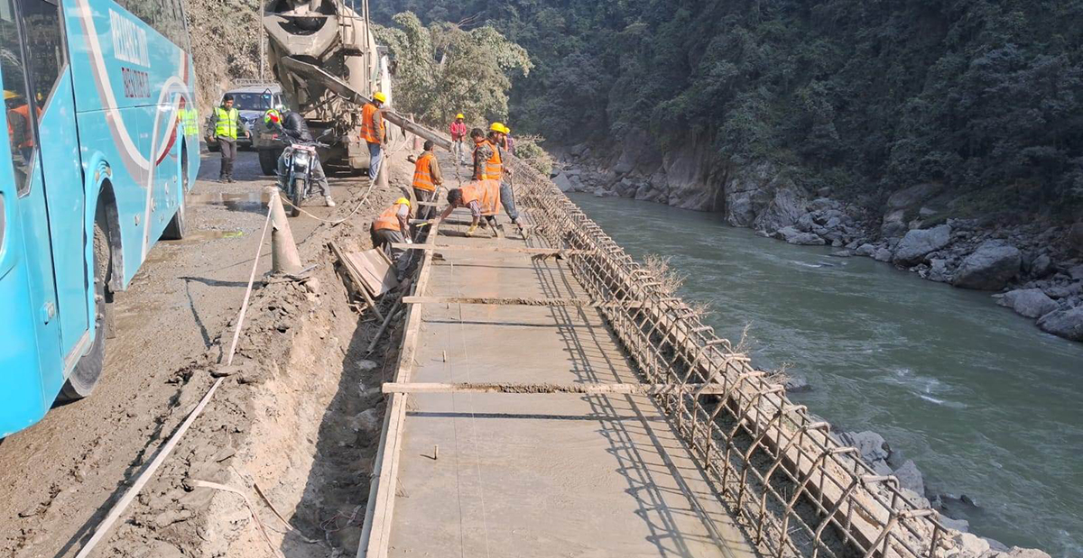 मजदुर अभाव र निर्माण सामग्री विवादले मुग्लिन–मलेखु सडक विस्तार प्रभावित