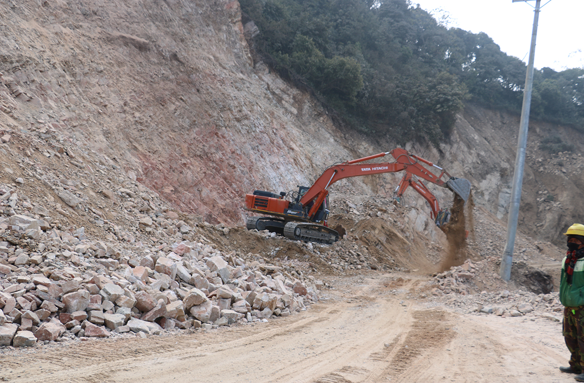 भेडेटार-राजारानी-रविराँके सडक ४८ घण्टादेखि अवरुद्ध