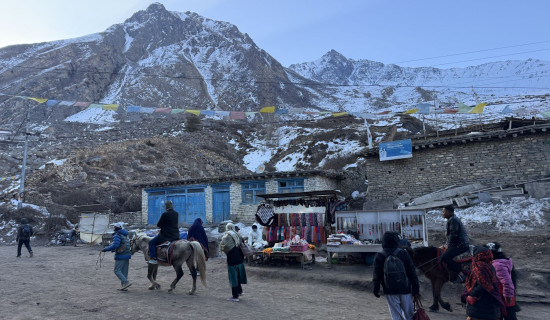 घोडामा सवार भएर तीर्थयात्रामा तिर्थालु