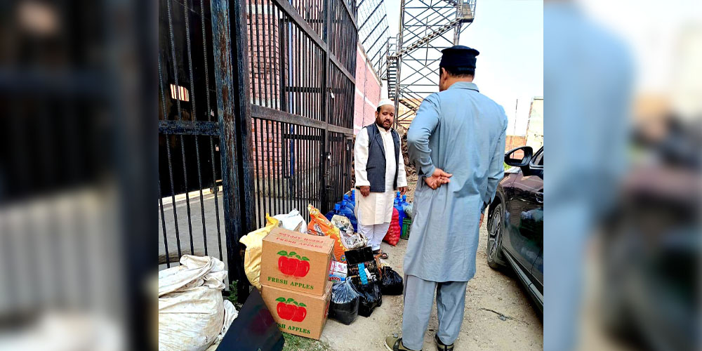 रोजाका लागि कैदीबन्दीलाई खाद्यान्न सामग्री वितरण