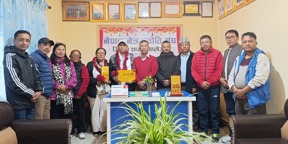 समाजसेवी गुरुङ दम्पतीद्वारा एक लाख बढी रकम अक्षयकोषमा जम्मा