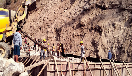 क्षतिग्रस्त राजमार्ग पुनर्निर्माण तीव्र