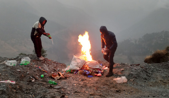 बजार अनुगमन गरी म्याद नाघेका सामान नष्ट