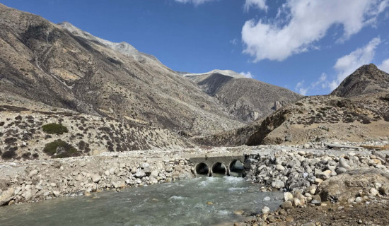 लिमी कर्णालीमा ह्यूम पाइपबाट पुल निर्माण