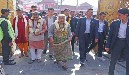 प्रधानमन्त्रीद्वारा पशुपतिमा पूजाअर्चना
