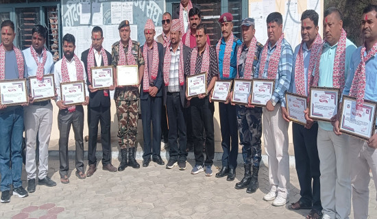 निर्वाचनमा सहयोग गर्नेलाई सम्मान