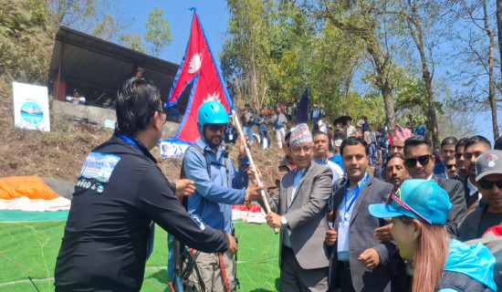 प्याराग्लाइडिङ प्रतियोगिता सुरु