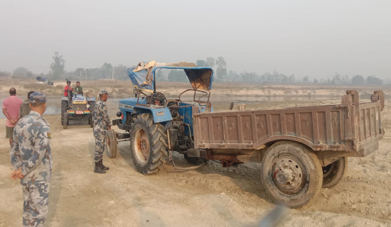 अवैध उत्खननमा संलग्न आठ ट्रयाक्टरसहित चालक नियन्त्रणमा