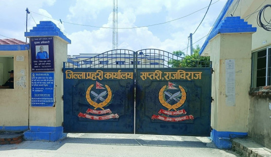 आठ जना प्रतिवादी पक्राउ