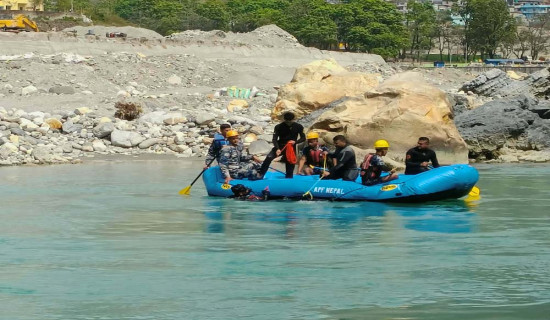 महाकालीमा बेपत्ता बालकलाई खोज्दै गोताखोर