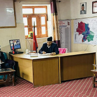 जिल्ला प्रशासन कार्यालयमा सीमा पास लिने संख्या बढ्दै