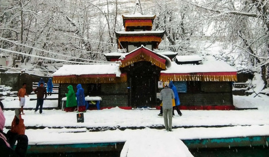 मुस्ताङमा लगातार हिमपात, जनजीवन कष्टकर