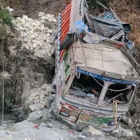 कलात्मक काठको पुल