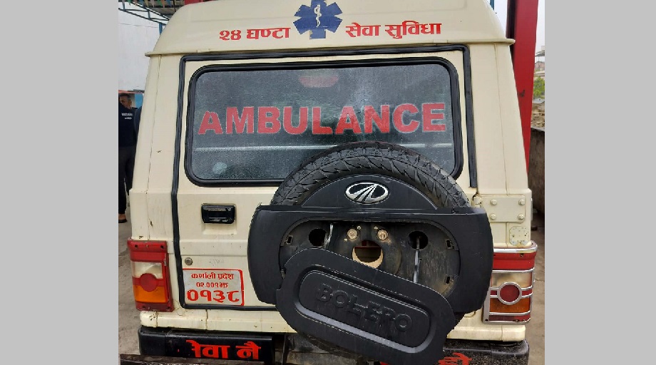 बिरामी बोकेको एम्बुलेन्समाथी तोडफोड, चालकमाथि कुटपिट