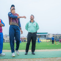 सीमापासमा किर्ते हस्ताक्षर गर्ने कर्मचारी पक्राउ