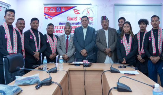 जिम्न्याष्टिक प्रशिक्षक टोली भारत जाँदै