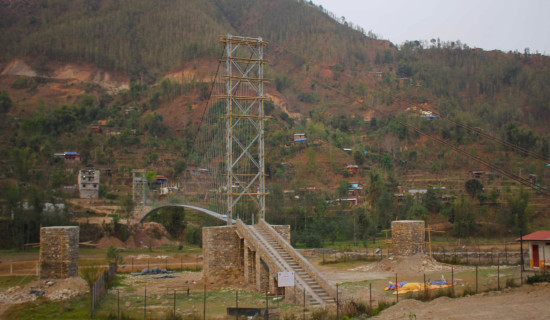 रजिस्टरमा छन्, कक्षामा छैनन्