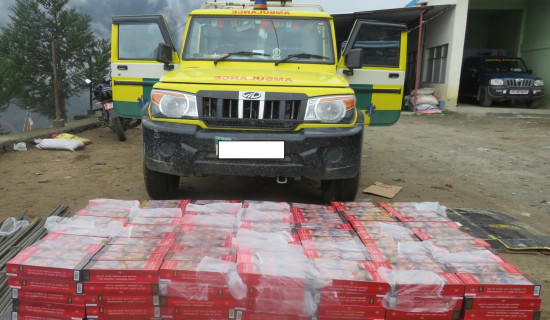 चिनियाँ चुरोट ओसार–पसार गर्ने चारजना पक्राउ