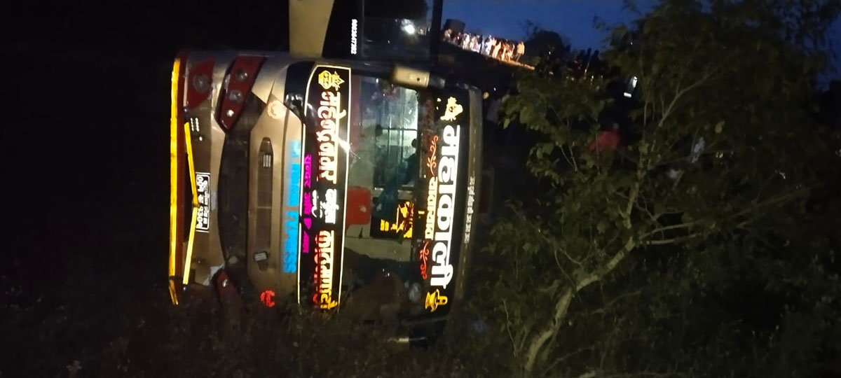 काठमाडौँबाट दार्चुला जाँदै गरेको बस दुर्घटना
