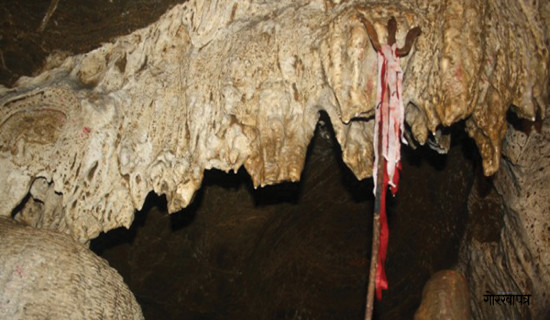 गुल्मीमा विचित्रको गुफा [फोटोफिचर]
