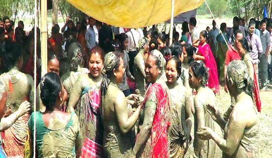 समावेशीकरणको दिशामा नयाँ फड्को : गोरखापत्रद्वारा प्रकाशित ताजपुरिया   भाषा