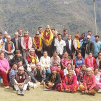 अस्थायी टहराको काम सुरु नभएपछि त्रिपालमुनि