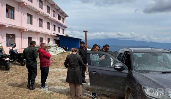 आधारभूत अस्पतालको भवन अलपत्र पार्ने ठेकेदारको गाडी नियन्त्रणमा