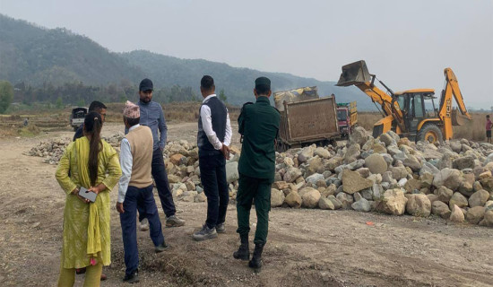 अनधिकृत रूपमा डम्प गरेर राखिएका ५५ टिप ढुङ्गा बरामद