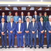 उड्न खोज्दा घाइते हुन्छन् गिद्धका बचेरा