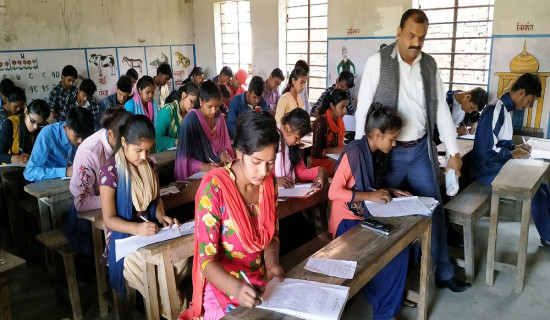 चितवन राष्ट्रिय निकुञ्जका तालतलैया सुक्दै