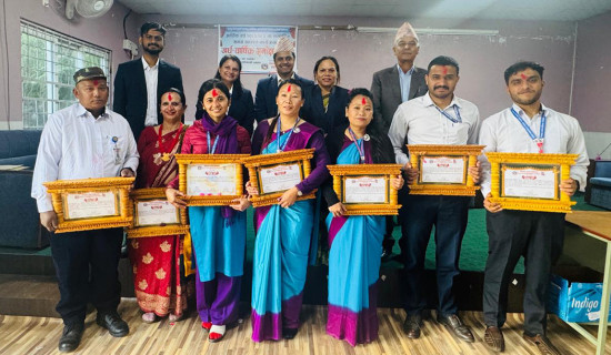 उत्कृष्ट कार्यसम्पादन गर्ने स्वास्थ्य संस्था र स्वास्थ्यकर्मी सम्मानित