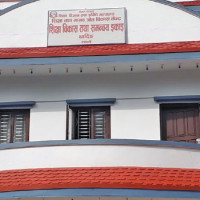 मुक्तिनाथद्वारा एक सय विद्यार्थीलाई झोला र कम्प्युटर प्रदान