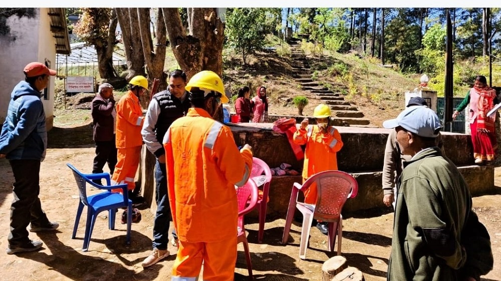 बैतडीमा वनडढेलो न्यूनीकरणका लागि समुदायस्तरमा सचेतना