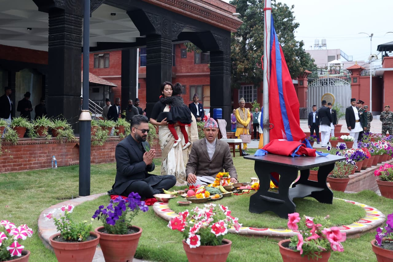 प्रधानमन्त्री बालेन्द्र पूजापाठ गरेर  बालुवाटार निवासमा प्रवेश