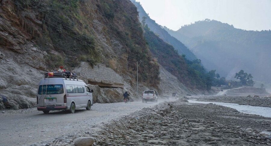 बिपी राजमार्ग अवरुद्ध, सवारीसाधन ‘होल्ड’मा