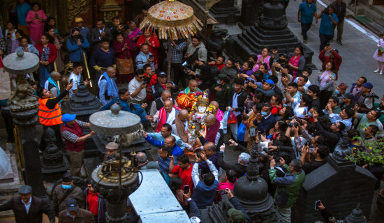 वसन्तपुर पुग्यो सेतो मच्छिन्द्रनाथको रथयात्रा