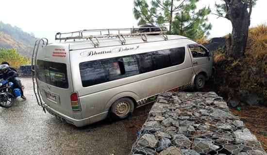 काँडेतार होइन, पर्खाल बनाउनुपर्छ : नेता खतिवडा