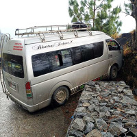 प्याजको बेर्ना किन्ने ग्राहक कुर्दै कृषक