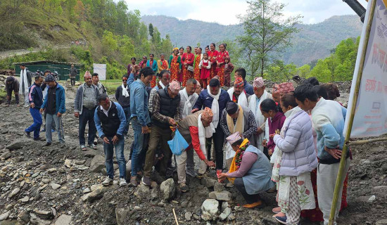 लोचा खोलामा पक्की पुल बन्न सुरु