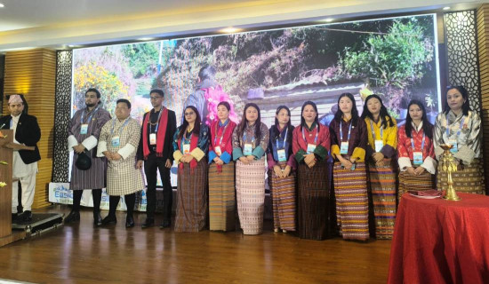 सन्दकपुरमा रमाउँदा