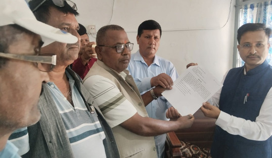 तलब निकासाको माग गर्दै शिक्षक–कर्मचारीद्वारा ज्ञापनपत्र