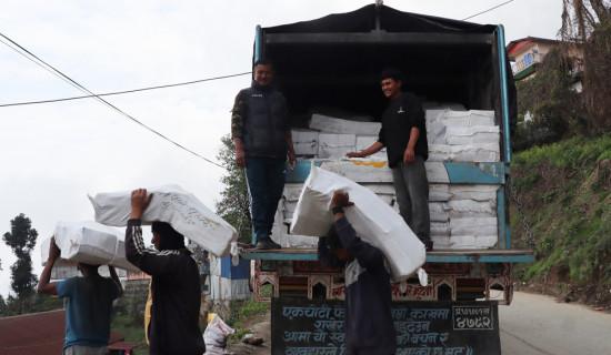 सामुदायिक विद्यालयको पाठ्यपुस्तक ताप्लेजुङ पुग्यो