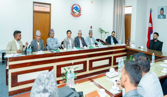 प्रधानमन्त्री प्रचण्ड धनगढीमा