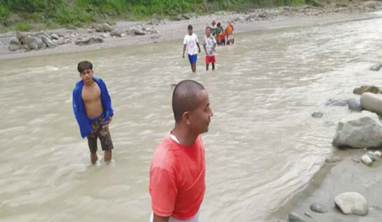 चुरे भेगका अधिकांश सडक अवरुद्ध