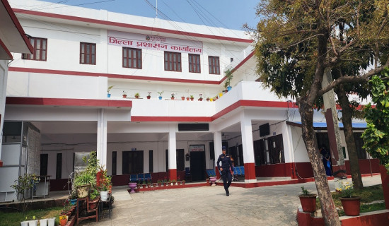 जिल्ला प्रशासनद्वारा अतिक्रमण हटाउन निर्देशन