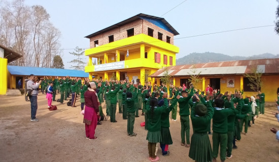 सांगीतिक पीटीमा रमाउँछन् विद्यार्थी