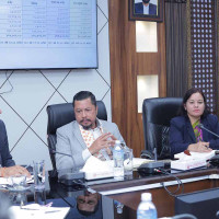 लजालु ल्होमन्थाङ  (निबन्ध)